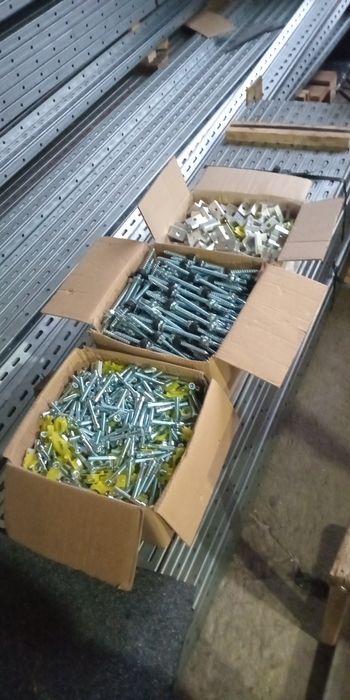 Гвинт саморіз шуруп оцинкований для кріплення профіля в мяку покрівлю
