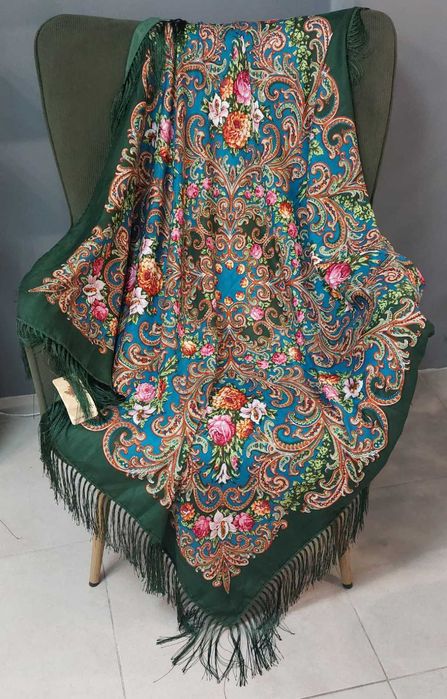 Українська хустка зелена з китицями