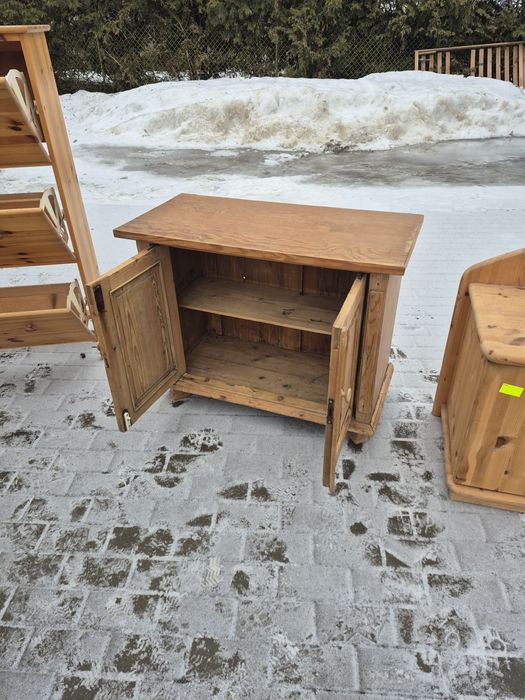 Stara drewniana szafka