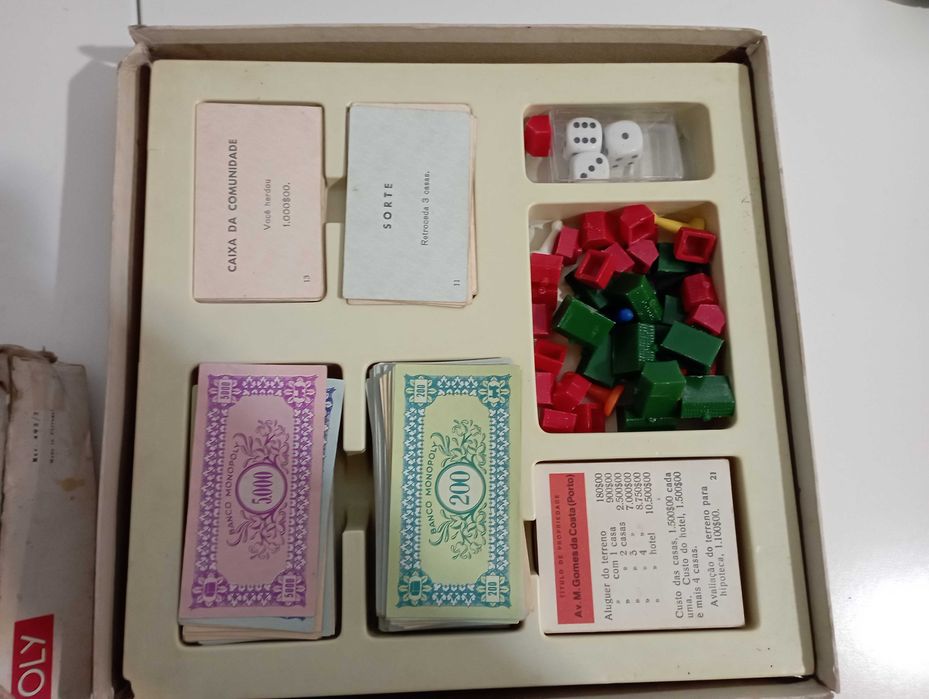 Monopólio em escudos incompleto