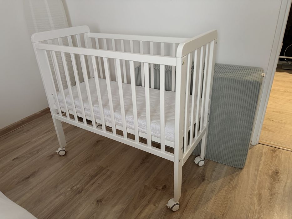 Mini Łóżeczko dostawka na kółkach woodies side crib 90x40