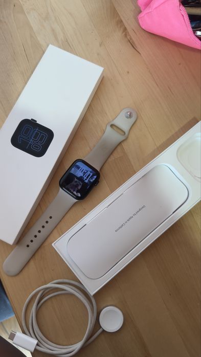 Apple Watch SE 3, 44 mm, GPS, modelo A3325.