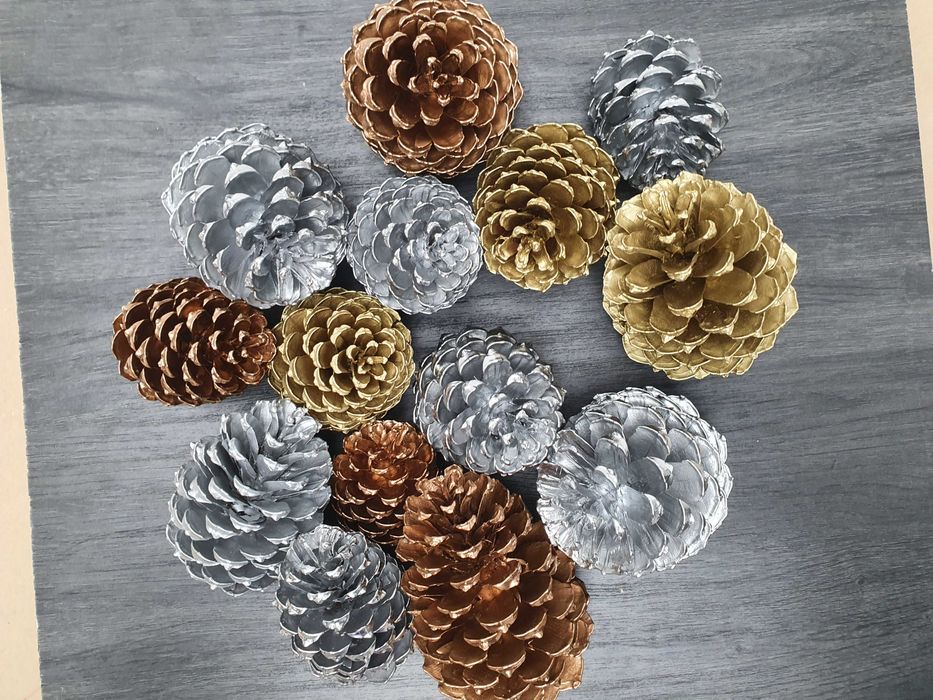 Pinhas pintadas para decoração - natal