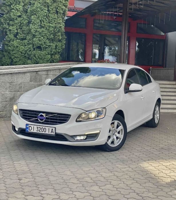 автомобіль Volvo S60