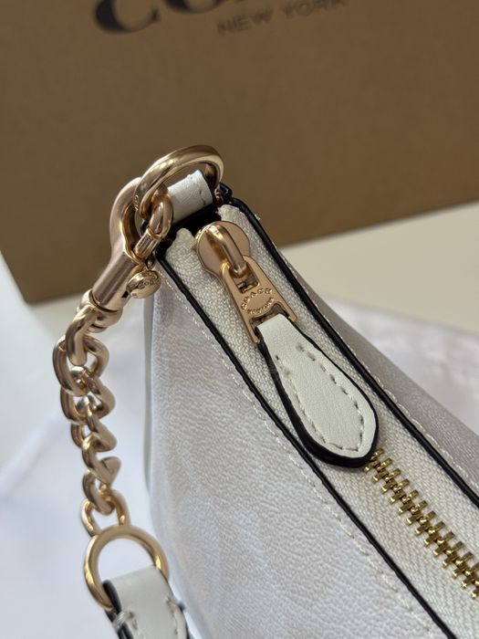 Сумочка Coach Tery біла молочна світла на ланцюжку класична