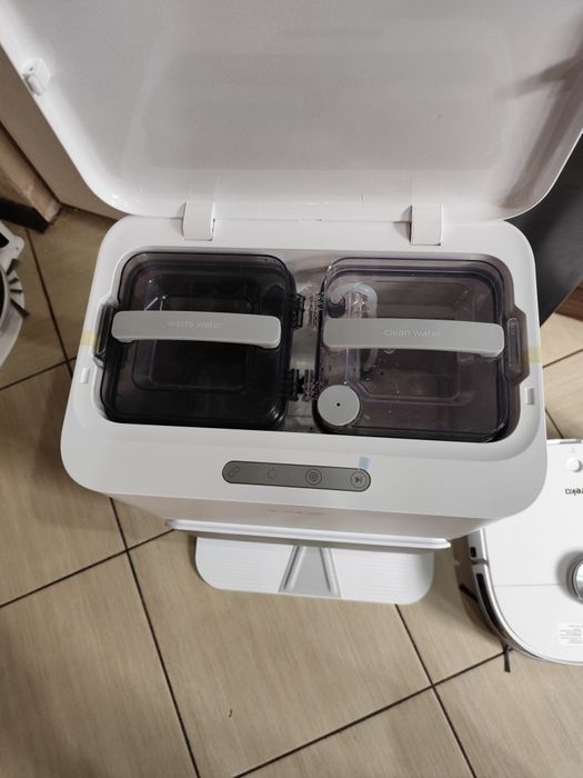 Eureka J12 Ultra robot odkurzający z automatyczną stacją opróżniania,