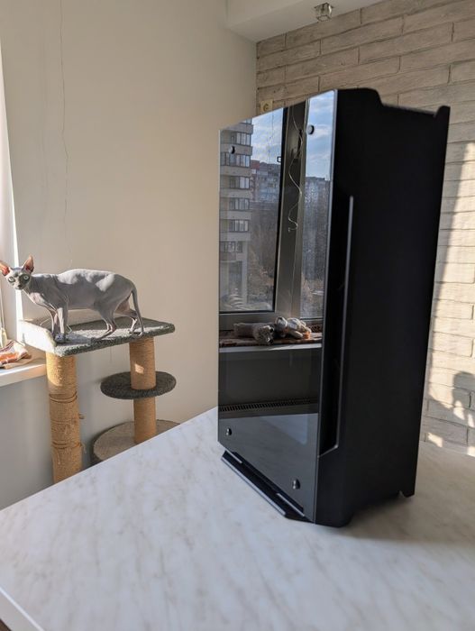 Продам корпус для ПК Phanteks Evolv Shift