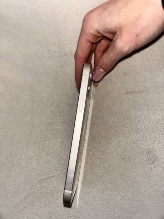 Mam na sprzedaż iphone 12 64 GB w stanie idelanym .