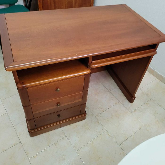 Secretária para PC - Madeira Mogno