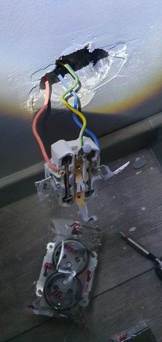 Послуги Послуги електрика від розетки до проводки!
Монтаж проводки, пр