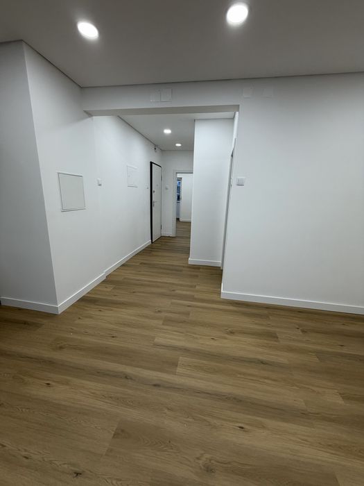 T2 totalmente remodelado em Águas Livres – 295.000 €