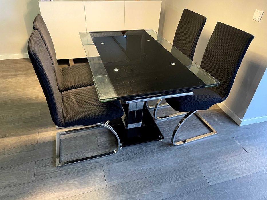 Mesa de Jantar extensível com 4 cadeiras