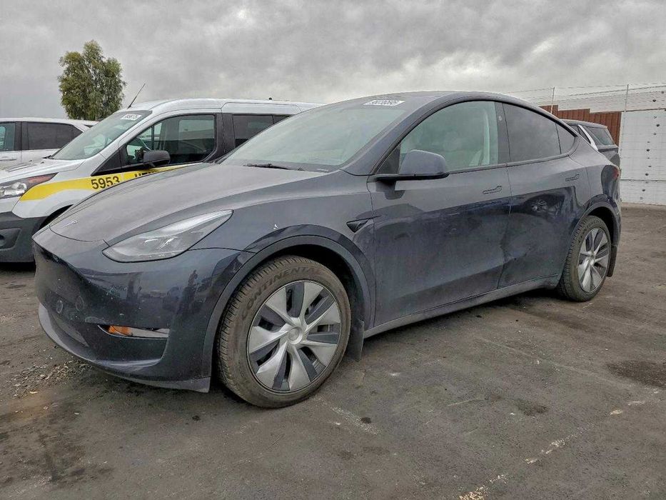 Tesla Model Y 2024