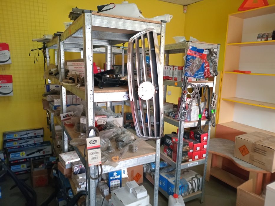 Магазин АВТОЗАПЧАСТИНИ,по вул.Незалежності,по центральній вул.