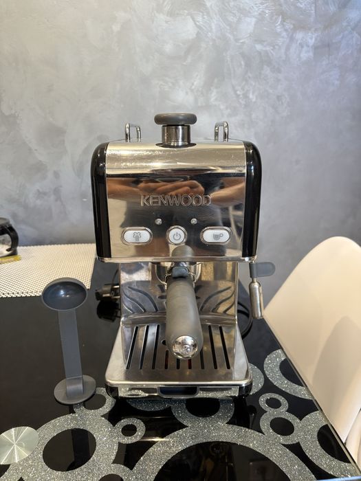Кавоварка еспресо, капучіно KENWOOD ES 020