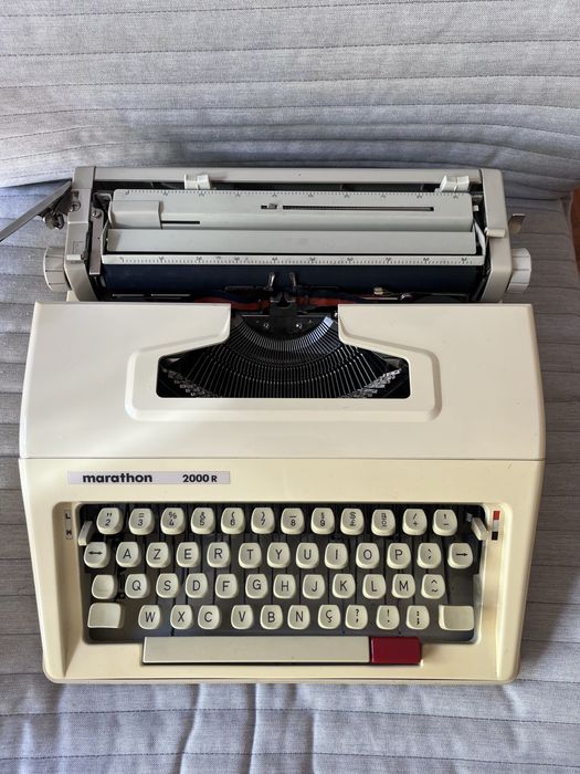 Máquina de Escrever Marathon, modelo 2000R,