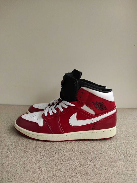 Кроссовки Jordan 1 Mid Chicago