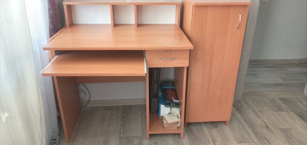 Компьютерный стол, с пеналом. Тумба прикроватная..