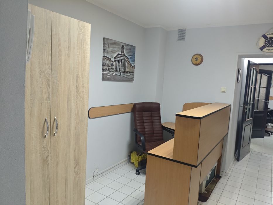 92м2 Окремий вхід з фасаду Метро 500 метрів