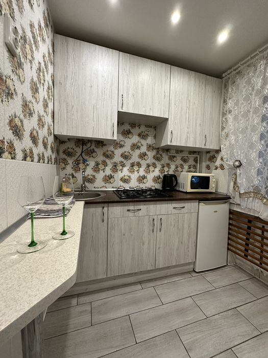 Квартира ТЕПЛА 1к - 2к, Зарічанська, Центр, Оазис подобово