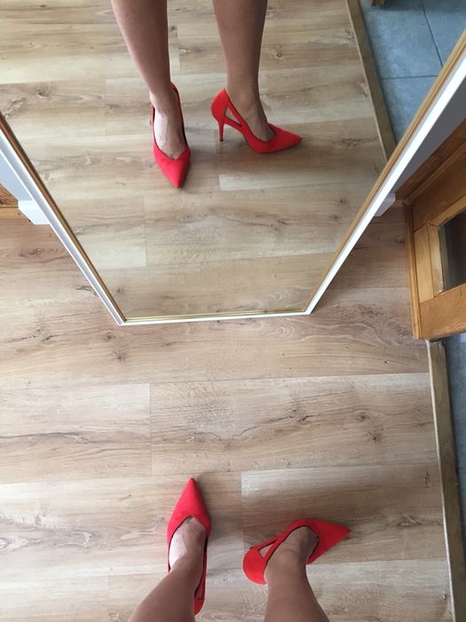 Szpilki czerwone neon Zara