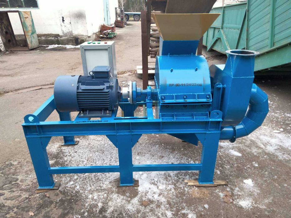 Дробилка молотковая для зерна и щепы с транспортным
вентилятором