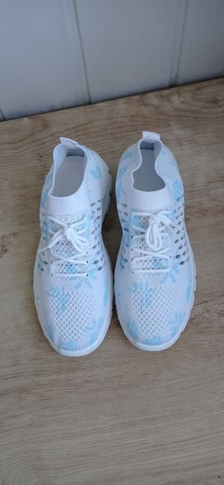 Buty sportowe damskie 39-25 cm