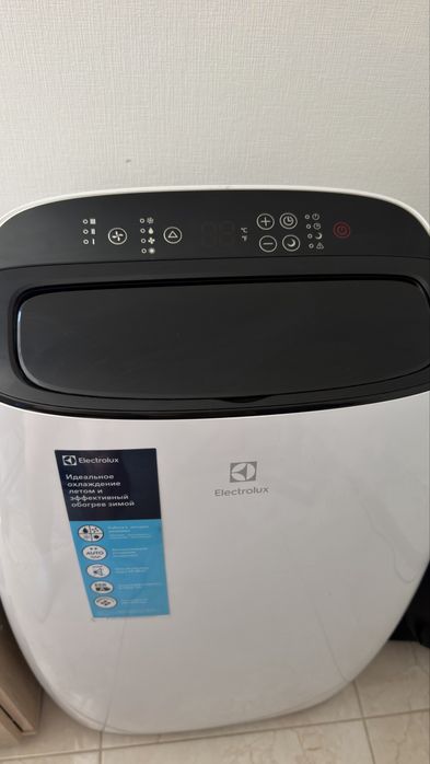 Мобільник кондиціонер Electrolux EACM-13 HR/NR