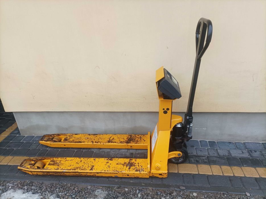 Paleciak z wagą elektroniczną 2000 kg