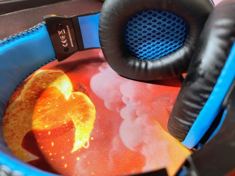 Продам дротові навушники з мікрофоном ДЕШЕВО