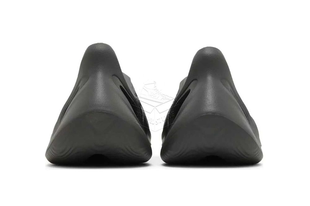 Adidas YEEZY FOAM RUNNER Carbon | IG5349