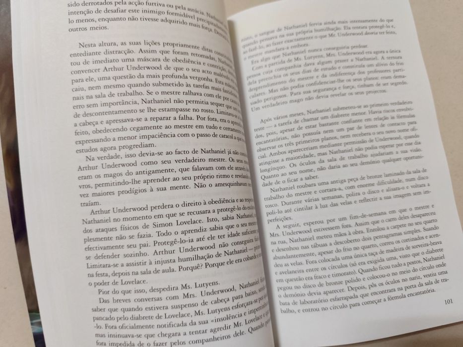 Livro: O Amuleto de Samarcanda de Jonathan Stroud