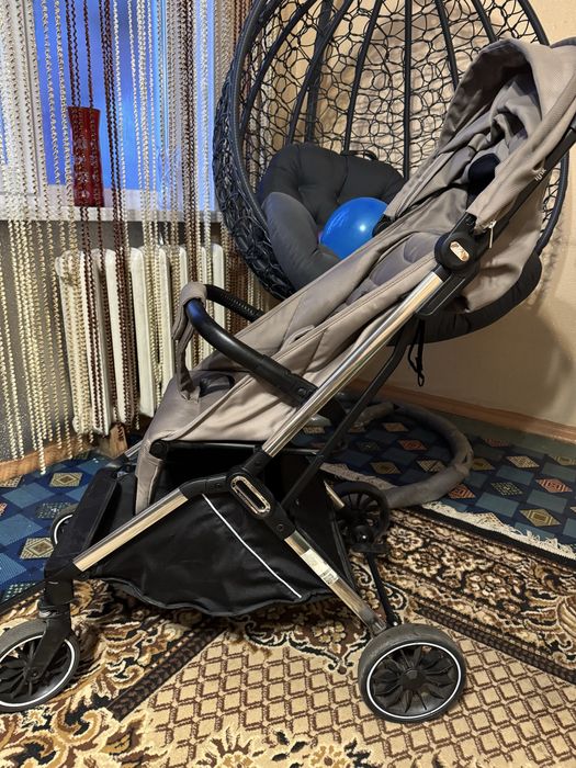 Дитяча прогулянкува коляска