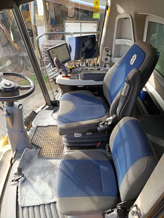 Kombajn New Holland CR 7.90
