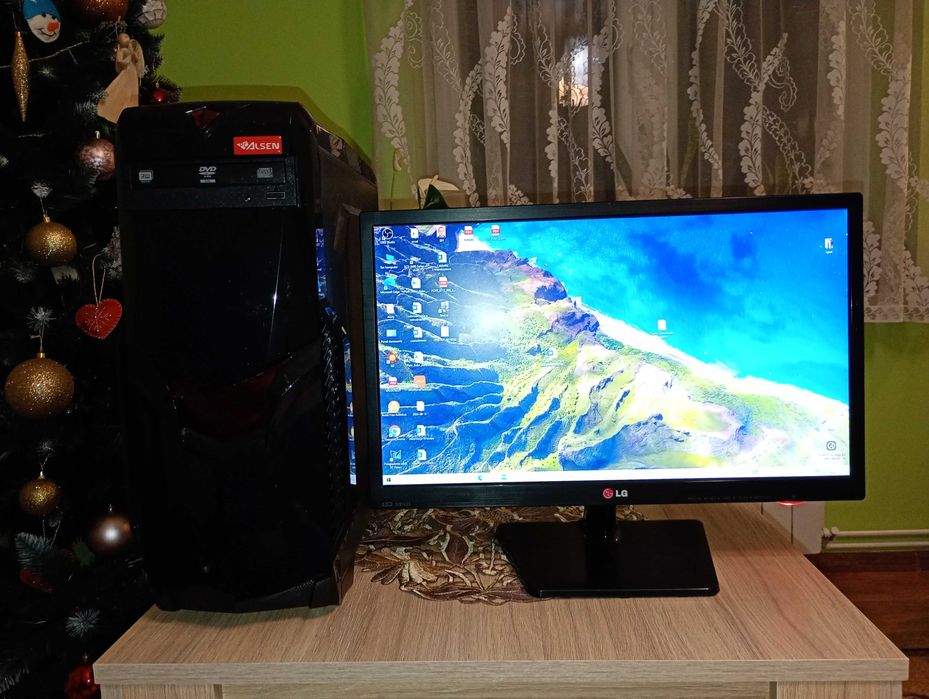 Komputer wraz z monitorem