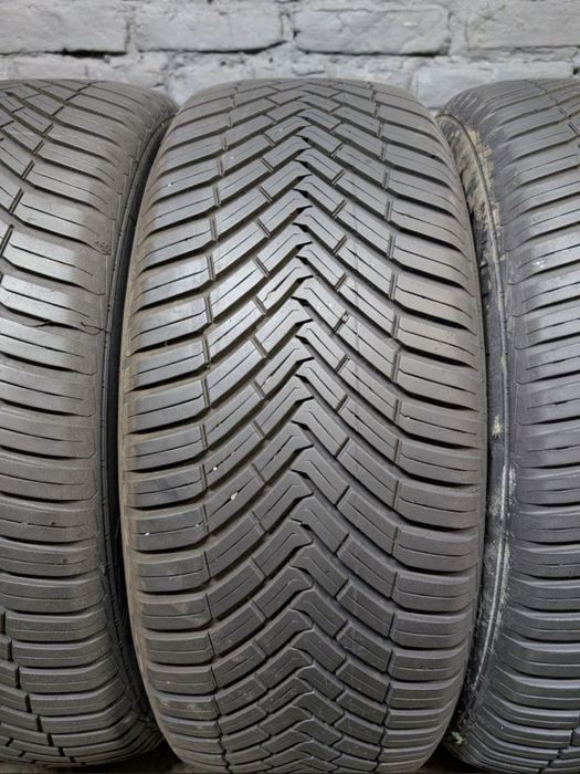 Комплект всесезонних шин Continental 235/55 R18 001811