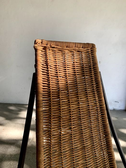 Cadeira de baloiço vintage em vime e ferro