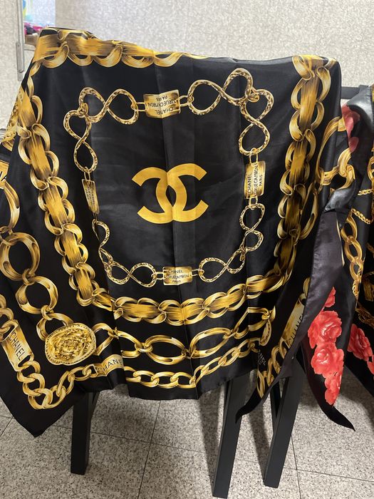 Lenço em seda Chanel