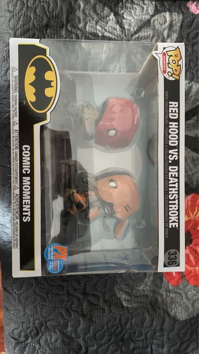Funko pop Red hood vs deathstroke comic moment 336