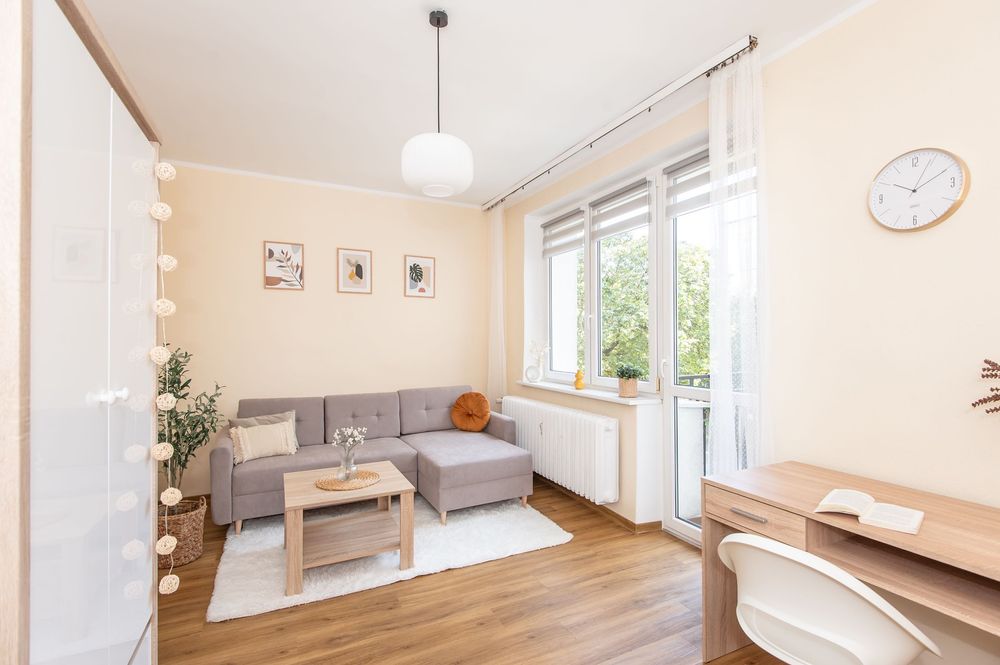 Przytulne i komfortowe mieszkanie z 2 oddzielnymi pokojami i balkonem | 4 min. od Dworca PKP | Bez prowizji | Łazarz | Od zaraz lub od 01.08.