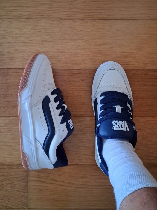 Vans Hylane brancas e azuis