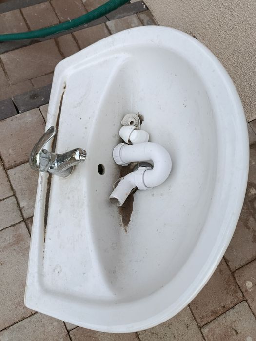 Umywalka z baterią