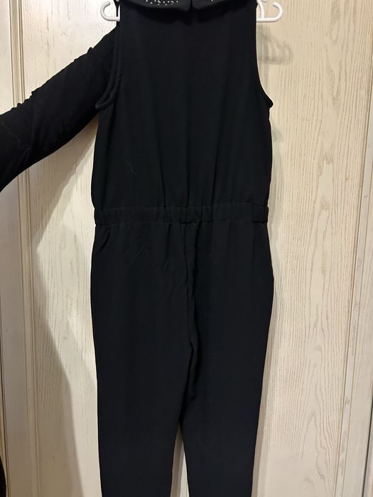 Комбінезон next чорний з камінцями на воротнику