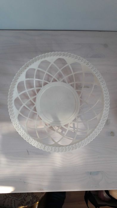 Koszyk okrągły plastikowy biały