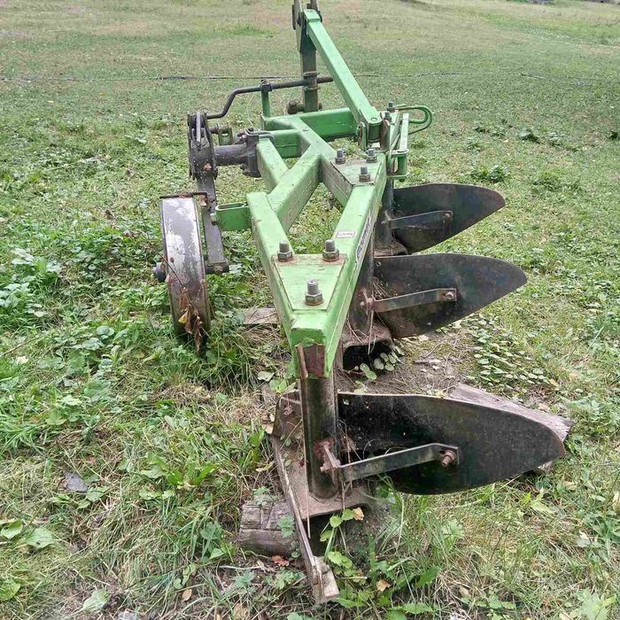 Продам плуг Бомет 3/35