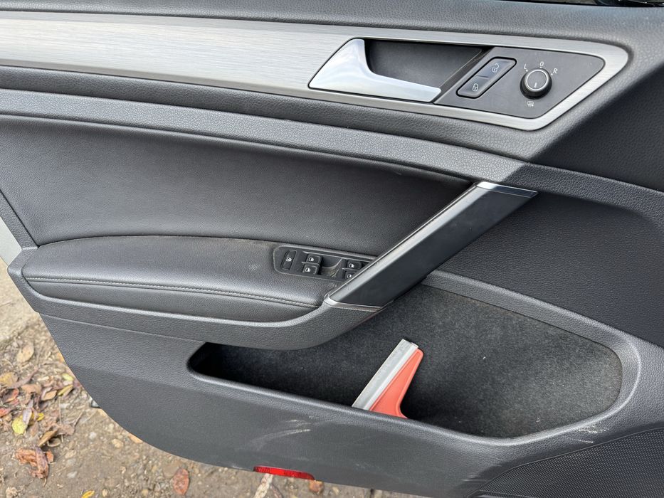 Автомобіль у відмінному технічному  та візуальному стані . Сімейне авт