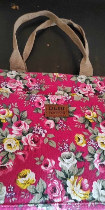 Bolsa em tecido  nova com fecho