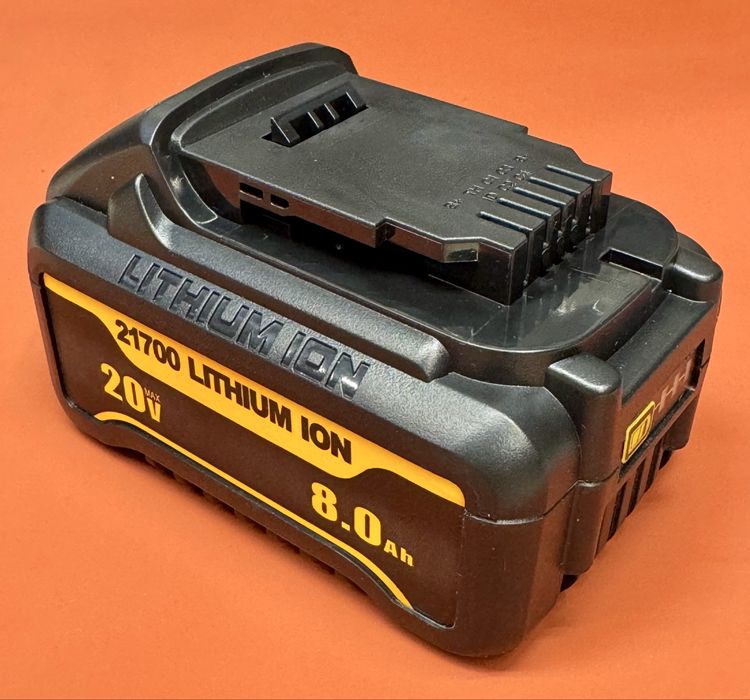 Аккумулятор DeWalt XR 20v 8Ah новый