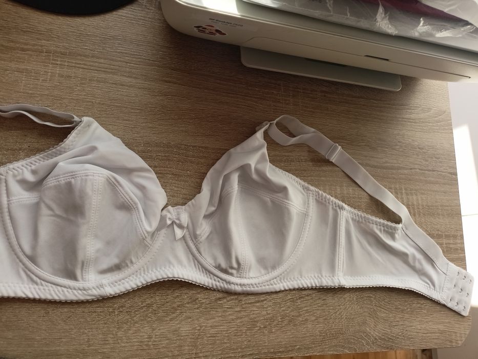 Biustonosz biały 85E