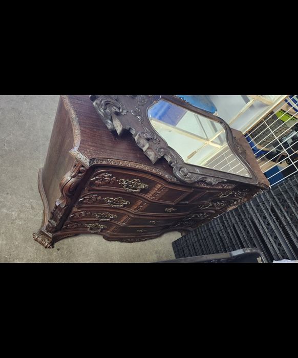 Comoda com Espelho Antiguidade em bom estado de conservação, pode ver